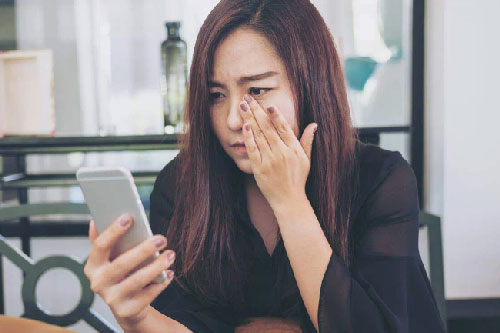 Ngày giỗ của chồng tôi, mẹ anh tay xách nách mang một đống đồ lên thành phố và đưa ra tuyên bố điếng người