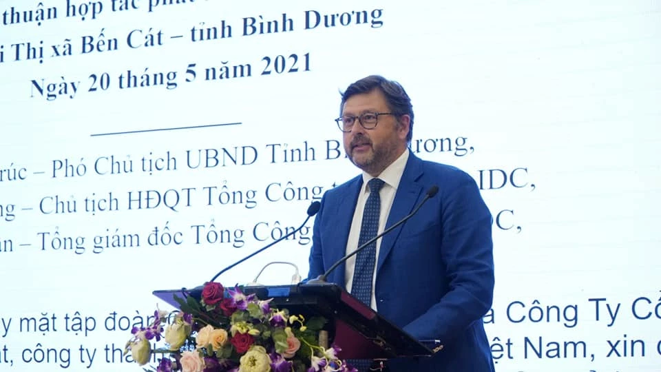 ông Langlet Olivier Bernard, Tổng Giám đốc Central Retail Việt Namlãnh đạo tỉnh Bình Dương, thị xã Bến Cát, Becamex IDC tạo điều kiện để dự án sớm được triển khai