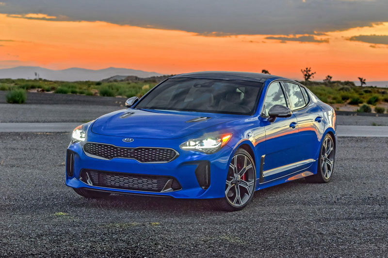 Top 10 xe sedan dẫn động bốn bánh tốt nhất năm 2021: Vinh danh Kia Stinger