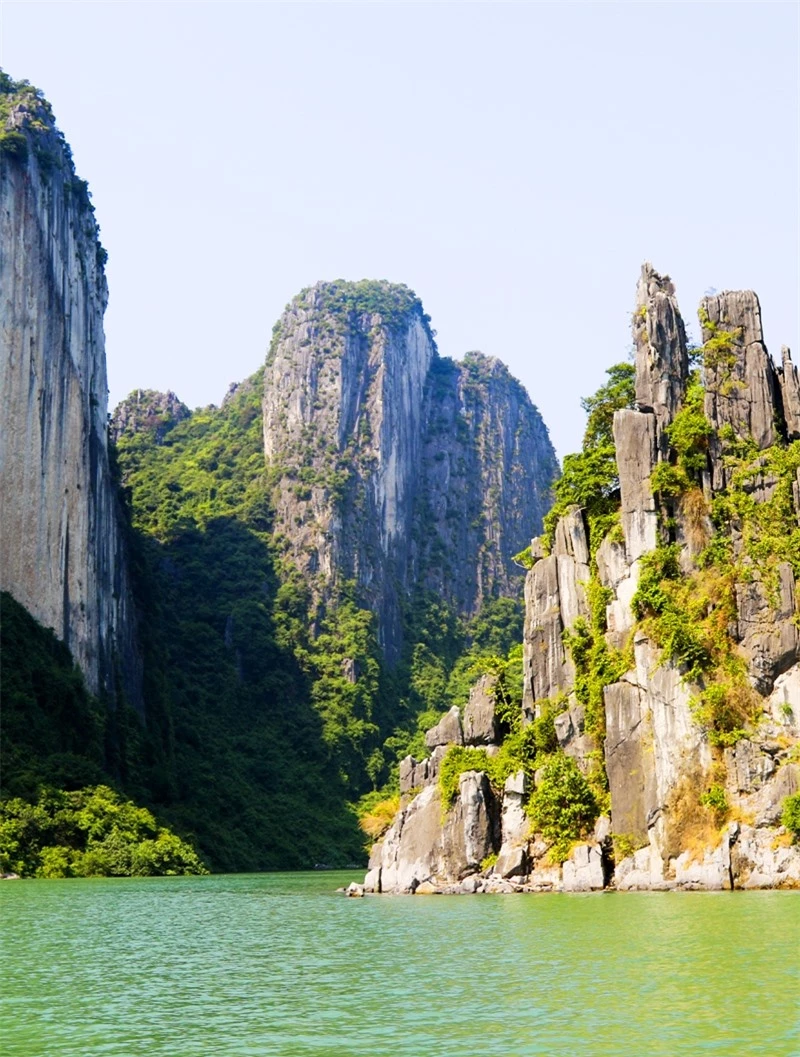 canh dep khu vuc cap tao van boi tren vinh ha long