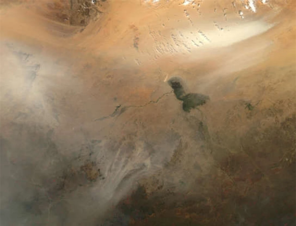 Sa mạc Sahara là sa mạc nóng nhất Trái Đất và trải rộng trên 8,6 triệu km vuông. Đây là hình ảnh của sa mạc này khi nhìn từ không gian.