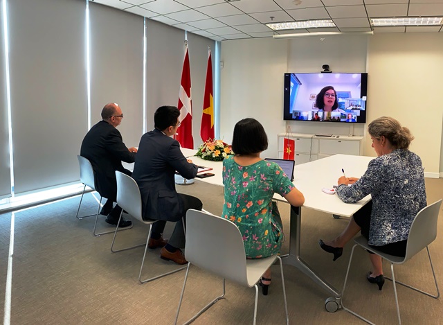 Dự án điện gió ngoài khơi La Gàn ký kết các hợp đồng khảo sát địa chất