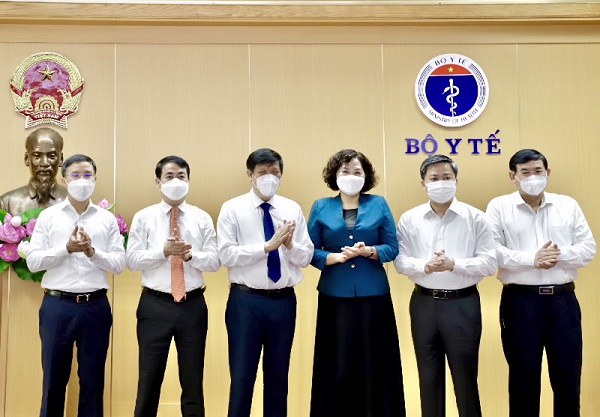 4 ngân hàng lớn tiên phong hỗ trợ 100 tỷ đồng cho Quỹ mua vắc xin COVID-19