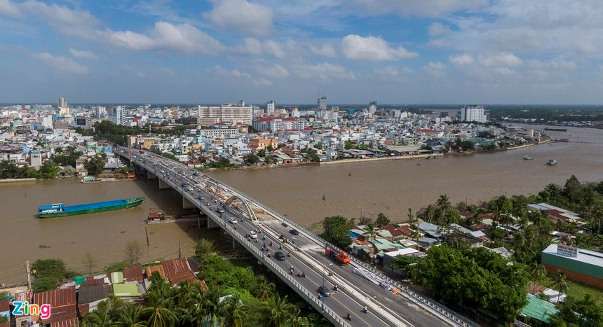 Thành phố lớn nhất miền Tây là Cần Thơ với diện tích hơn 1.400 km2, dân số hơn 1,2 triệu người. Cần Thơ cũng là thành phố trực thuộc Trung ương duy nhất ở miền Tây. Ảnh: Phạm Ngôn.