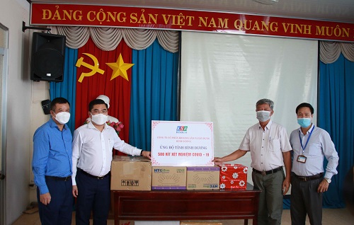 KSB ủng hộ 500 bộ Kit xét nghiệm Covid-19 cho ngành Y tế Bình Dương