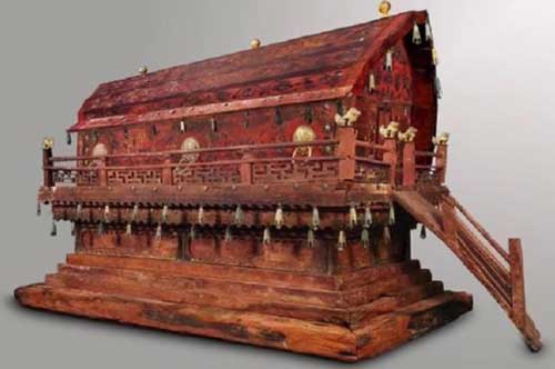 Đang khám nghiệm thi hài trong quan tài đỏ, bỗng chất lỏng bí ẩn tràn ra - Chuyên gia hét lên: "Chạy mau"!