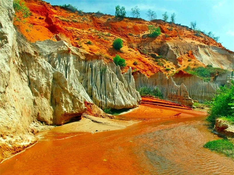 Suối Tiên thuộc địa phận phường Mũi Né, thành phố Phan Thiết, Bình Thuận. Ảnh: Khoitran.