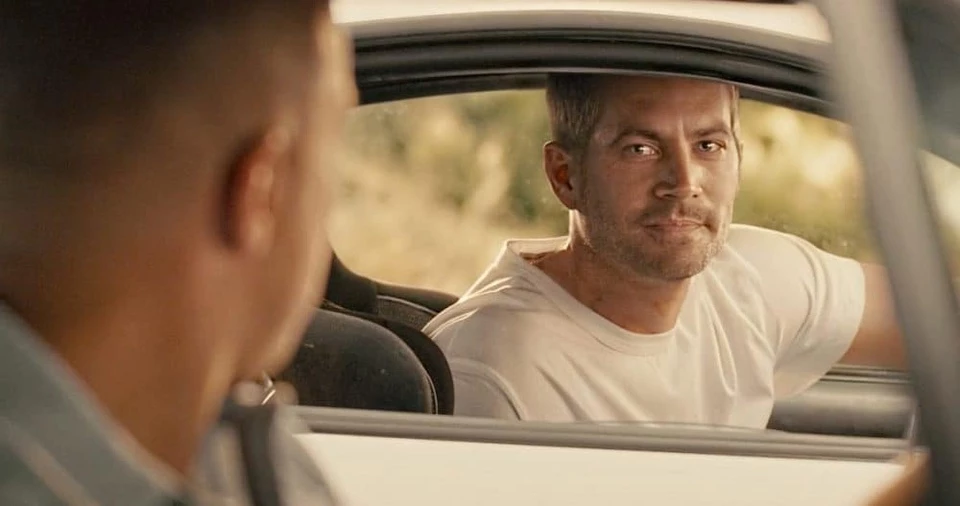 2. Furious 7 (2015) là tác phẩm mang nhiều nỗi buồn của thương hiệu Fast & Furious. Paul Walker bị tai nạn giao thông qua đời trong quá trình sản xuất khiến bộ phim bị gián đoạn. Hai người em Caleb và Cody Walker đã đóng thế anh trai sau khi kịch bản thay đổi. Song, đạo diễn James Wan đã có cách đưa Paul Walker xuất hiện ở phần cuối phim và gây xúc động cho người xem. Đến hiện tại, Furious 7 là bộ phim gây tiếng vang, doanh thu cao nhất của loạt phim với hơn 1,5 tỷ USD. Ảnh: HBO.