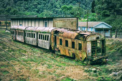 Cận cảnh tuyến đường sắt bị bỏ hoang thu hút du khách ở Brazil