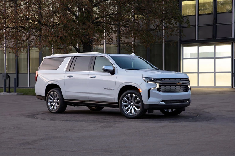 10. Chevrolet Suburban 2021 (giá khởi điểm: 51.700 USD, điểm tổng thể: 7,9/10).