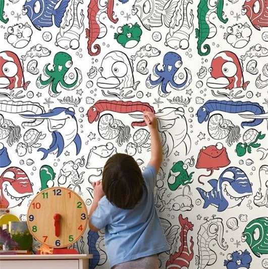   Trẻ có thể thỏa sức 'vẽ bậy' trên tường với giấy dán tường tập tô màu này  