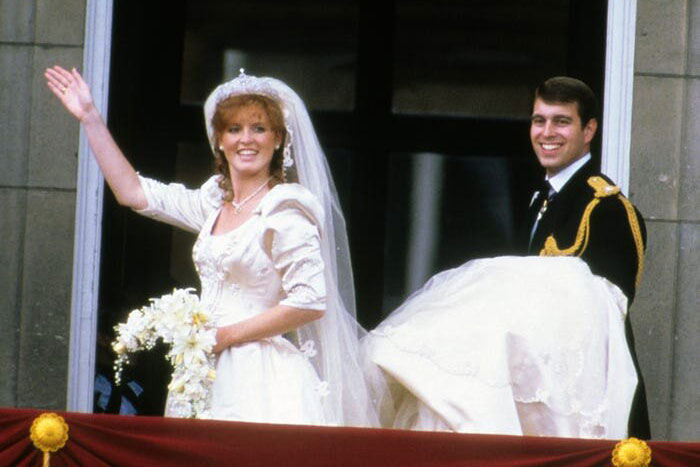 Bóc giá 9 chiếc váy cưới Hoàng gia đắt đỏ nhất trong lịch sử: Cao nhất 1 triệu USD