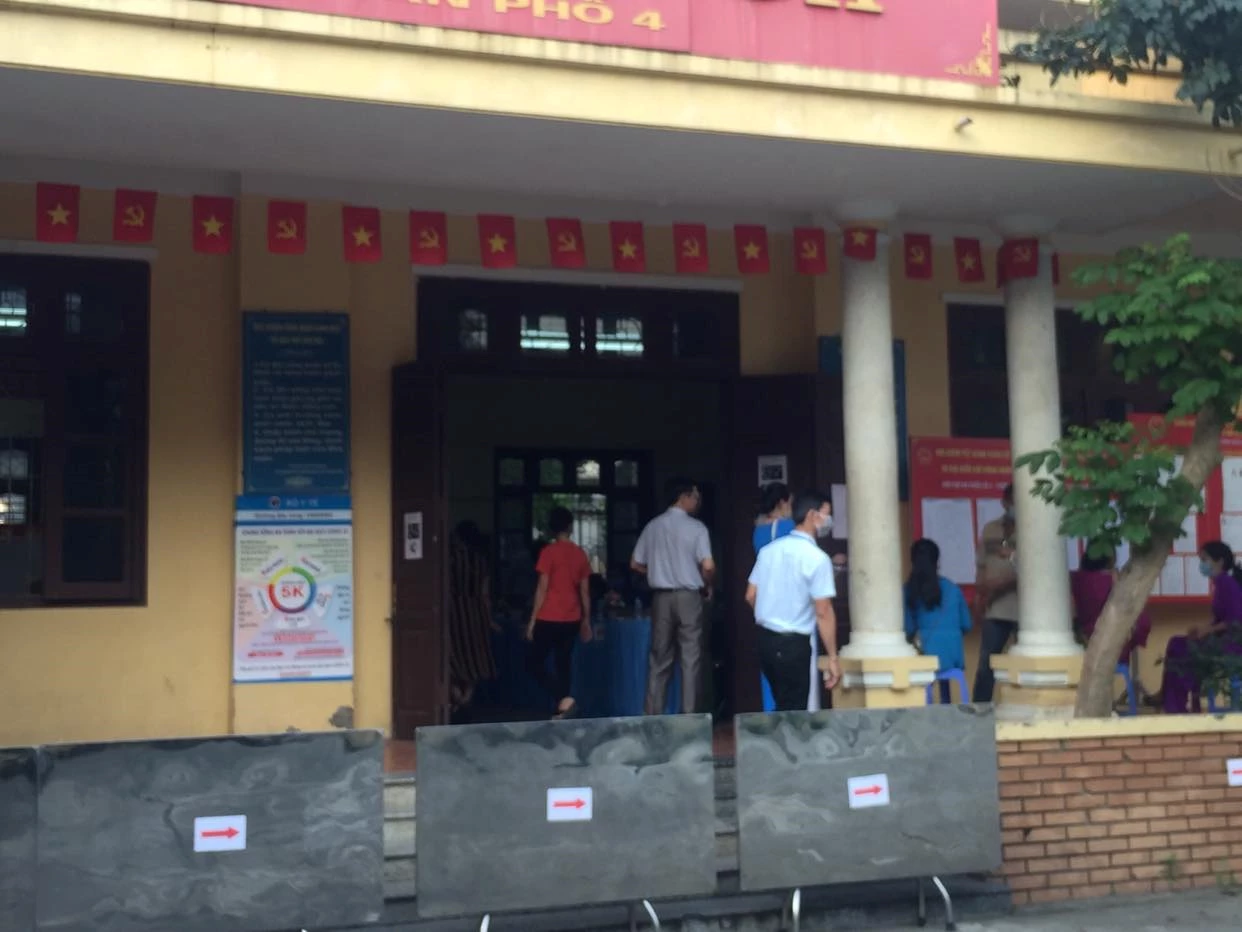Khu vực bỏ phiếu số 4 phường Ka Khê từ 6h sáng đã có rất đông cử tri tới bầu cử.