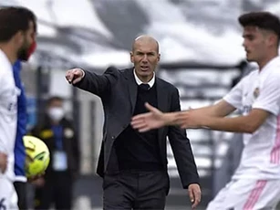 Zidane nói gì sau khi Real trắng tay?