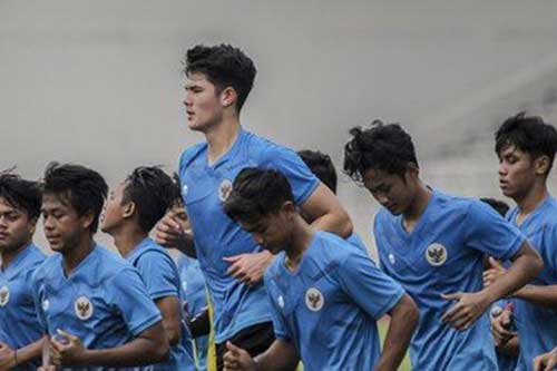 Indonesia m&#x1EA5;t c&#x1EA7;u th&#x1EE7; cao g&#x1EA7;n 2 m&#xE9;t ch&#x1A1;i b&#xF3;ng &#x1EDF; Anh khi g&#x1EB7;p Vi&#x1EC7;t Nam