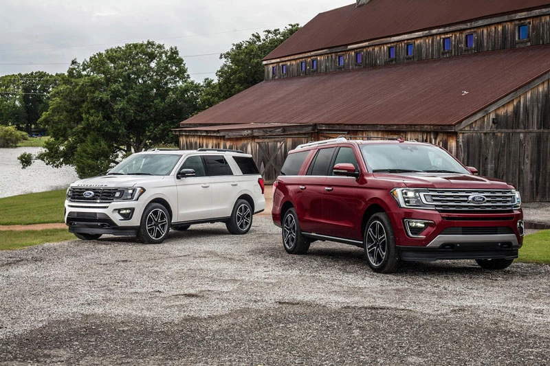 3. Ford Expedition 2021 (giá khởi điểm: 52.810 USD, điểm tổng thể: 8,5/10).