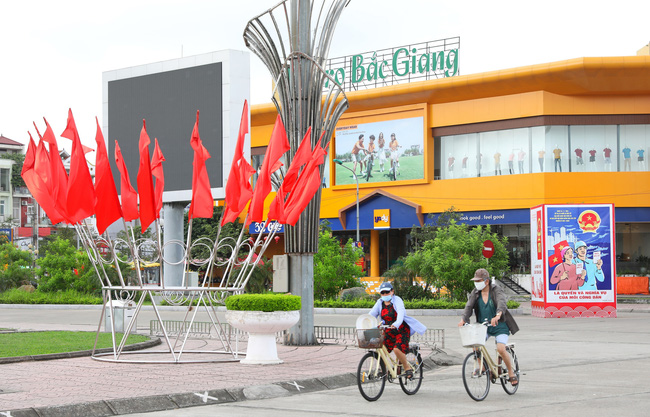 Bắc Giang chuẩn bị hòm phiếu phụ cho cứ tri cách ly, điều trị COVID-19