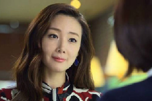 Lỡ có thai nhưng gia đình bạn trai chối bỏ, 5 năm sau tôi cười khẩy khi thấy mẹ anh khóc lóc trước cửa van xin