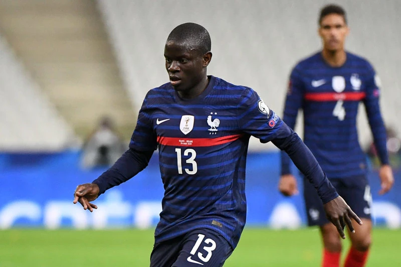 Tiền vệ trung tâm: N'Golo Kante.