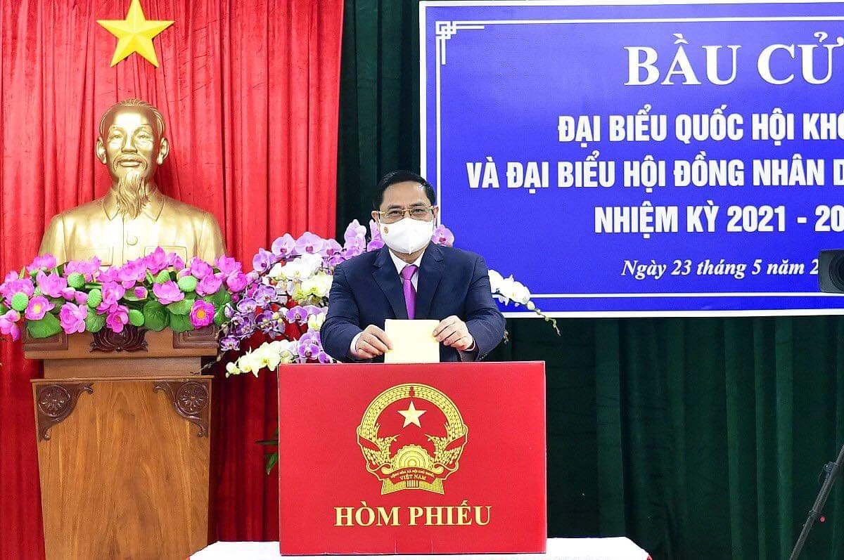Thủ tướng Phạm Minh Chính bỏ phiếu tại điểm bầu cử quận Ninh Kiều, thành phố Cần Thơ