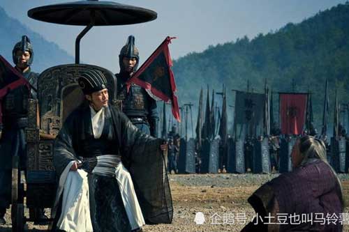 Nhìn cách ăn uống sinh hoạt của Gia Cát Lượng, Tư Mã Ý nói: Mệnh không dài, không cần đánh