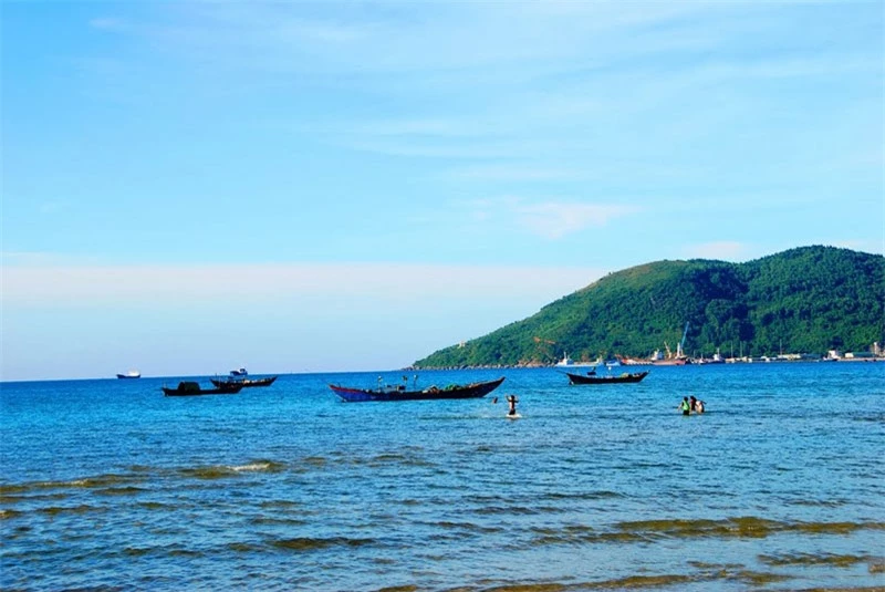 Vùng biển Cảnh Dương nằm cạnh Chân Mây (mũi đất ở chân đèo Hải Vân). Ảnh: Thanh Sơn HP. Vùng biển Cảnh Dương nằm cạnh Chân Mây (mũi đất ở chân đèo Hải Vân). Ảnh: Thanh Sơn HP.