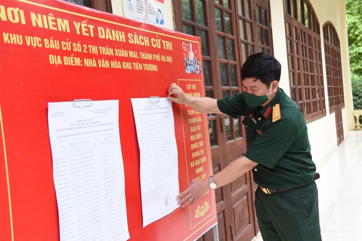 Đặc biệt, đơn vị cũng in ấn tài liệu, cấp đến từng người để tham gia nghiên cứu trước khi lựa chọn cho lá phiếu của mình.