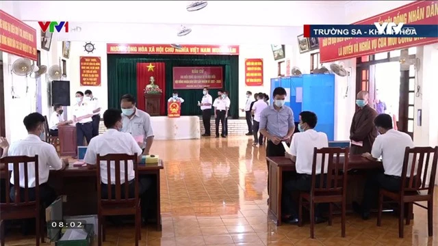 Lần đầu tiên cử tri trên đảo Trường Sa Lớn bỏ phiếu bầu cùng ngày với cả nước - Ảnh 3.