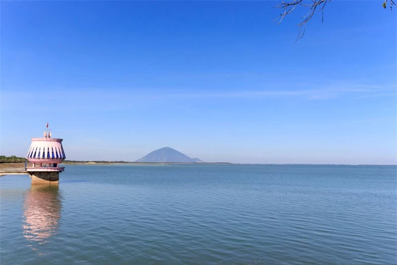 Thời điểm đẹp nhất nơi đây là lúc bình minh và hoàng hôn. Ảnh: Nguyen Van Thuan.