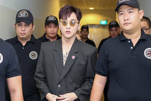 Điểm danh loạt ca sĩ, diễn viên Việt từng bị tố 'mắc bệnh ngôi sao'