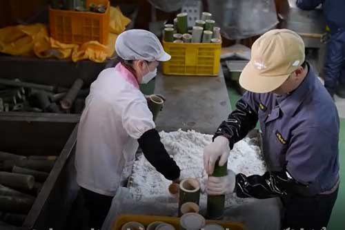 Clip: Loại muối đắt nhất thế giới được sản xuất như thế nào?