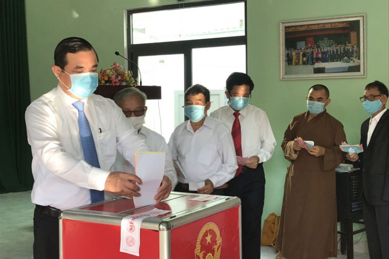 Cử tri cả nước đi bầu cử ĐBQH và HĐND các cấp nhiệm kỳ 2021-2026