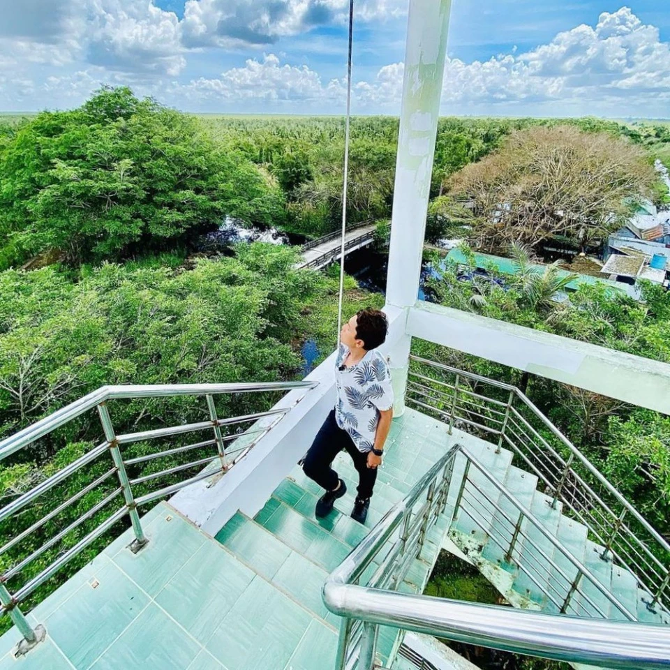 Nằm trên địa bàn 2 huyện U Minh và Trần Văn Thời thuộc tỉnh Cà Mau, Vườn quốc gia U Minh Hạ là nơi bảo tồn hệ sinh thái rừng tràm trên đất than bùn điển hình của vùng Đồng bằng sông Cửu Long. Đây còn là nơi cư trú của nhiều loài chim, loài thú có giá trị. Ảnh: Đặng Minh Quang.