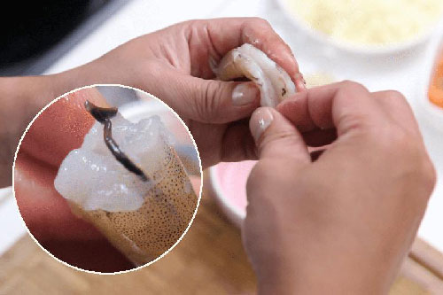 Thực chất thứ màu đen trên thân tôm, ngao, hàu, sò, trai là gì?