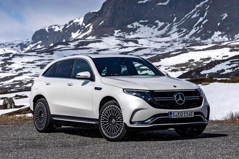 2. Mercedes-Benz EQC.