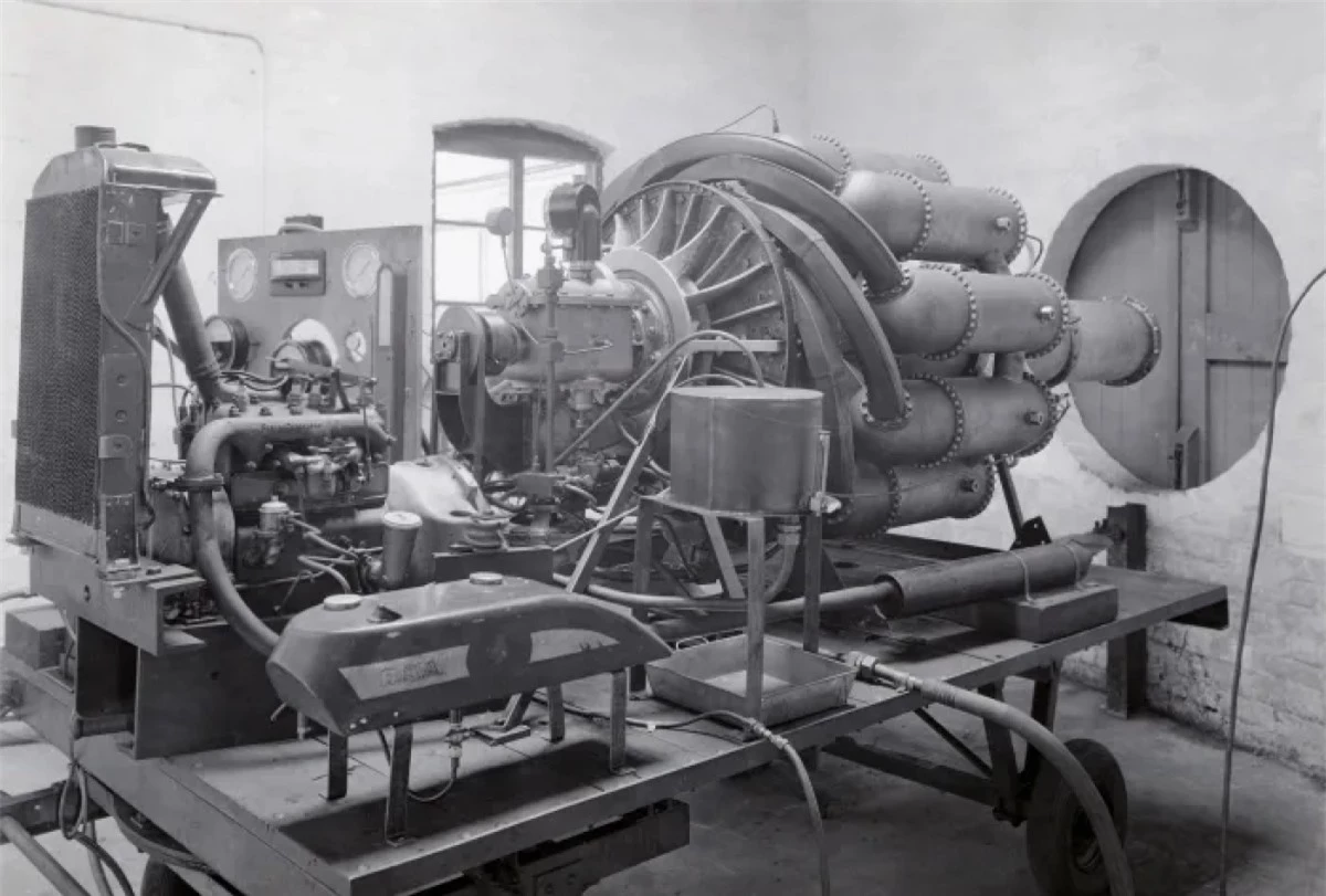 Động cơ phản lực đầu tiên được thiết kế bởi Frank Whittle vào năm 1938. Ảnh: Getty Images