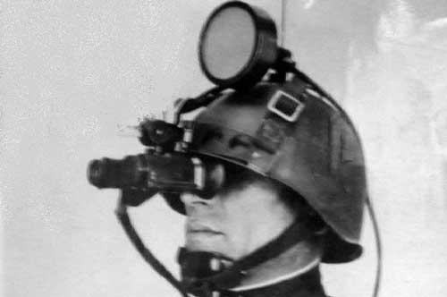 Vũ khí lạ của Hồng quân Liên Xô: Tại sao trinh sát dùng đèn pha xe tải khi di chuyển