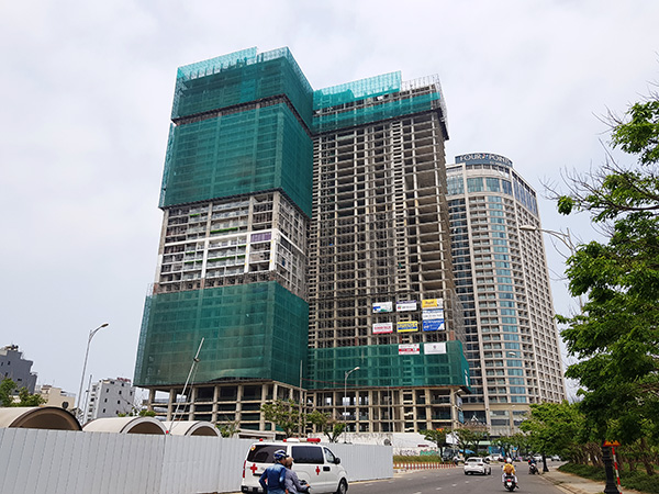 Dự án Tổ hợp khách sạn và căn hộ cao cấp Duyên hải Miền Trung (Central Coast) đang được xây dựng