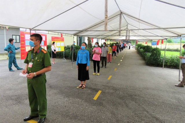 Hình ảnh bầu cử gắn liền với 5K phòng, chống dịch COVID-19