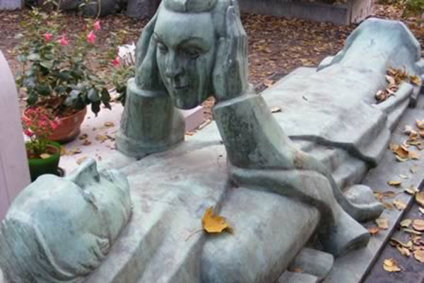 Sống một đời oanh liệt, mất đi còn để lại cho hậu thế những bia mộ 'độc nhất vô nhị'