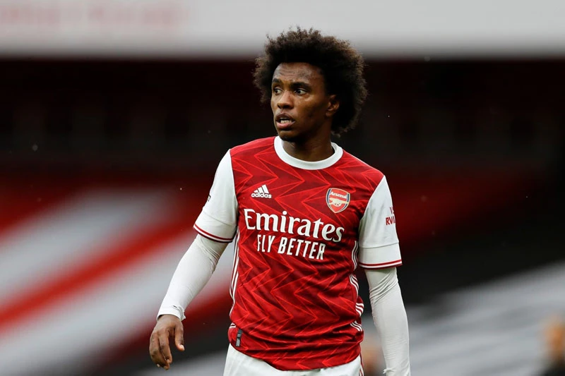 Tiền vệ phải: Willian (Arsenal).