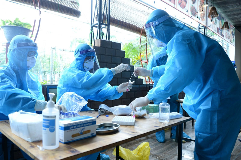 Phát hiện hơn 300 công nhân ở Bắc Giang dương tính SARS-CoV-2, Bộ Y tế họp khẩn