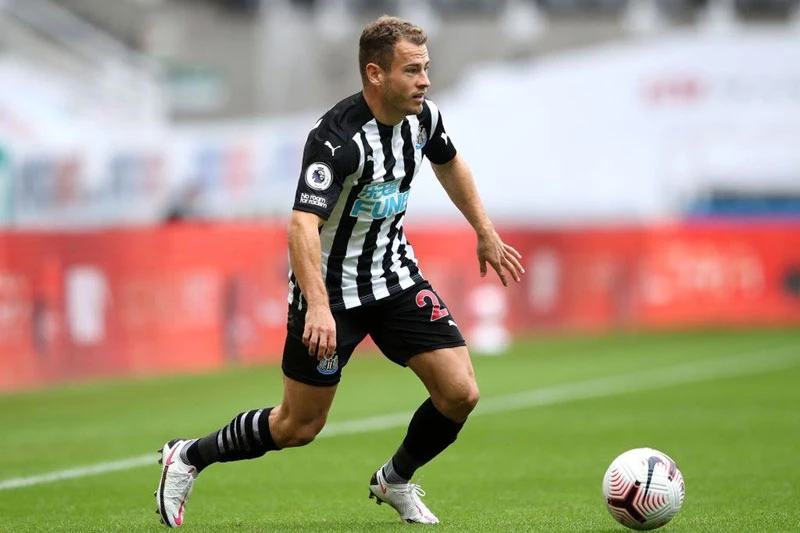 Tiền vệ trái: Ryan Fraser (Newcastle).