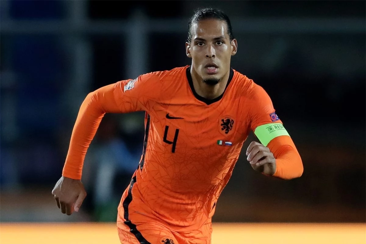 Hậu vệ: Virgil Van Dijk (chấn thương, không được gọi lên ĐT Hà Lan)