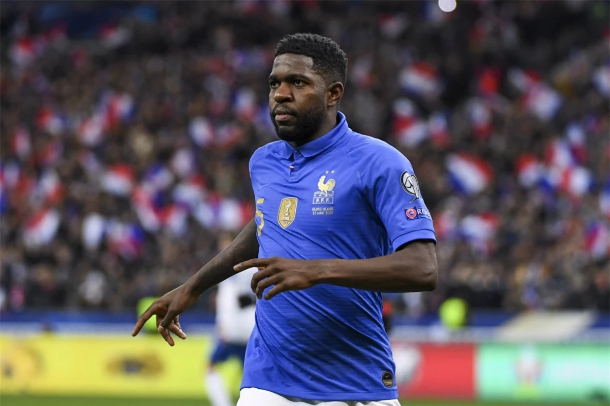 Hậu vệ: Samuel Umtiti (không được gọi lên ĐT Pháp)