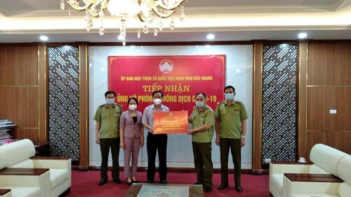 Tổng cục QLTT ủng hộ Bắc Giang 1.000 bộ trang phục phòng chống dịch cấp độ III