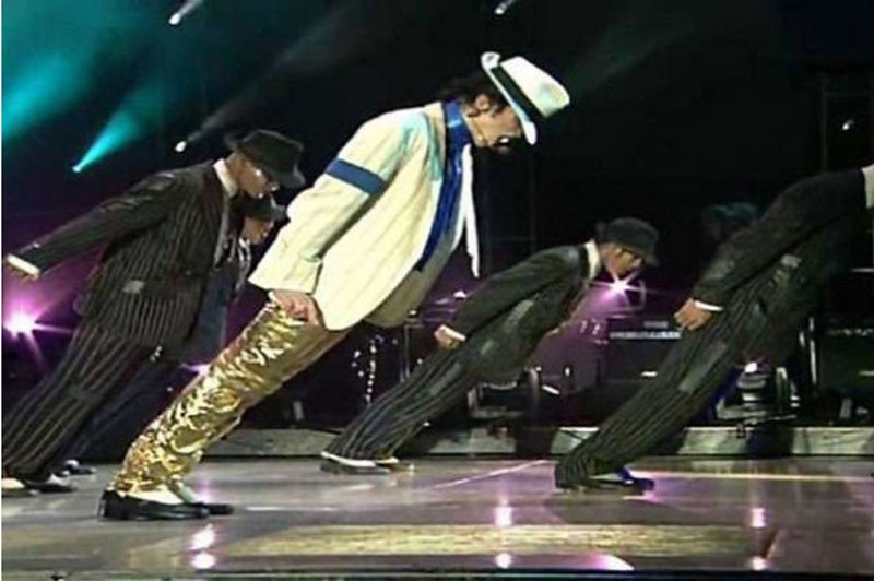 Giải mã điệu nhảy nghiêng 45 độ, "thách thức mọi quy luật vật lý" của Michael Jackson