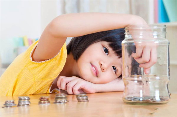 5 bài học thực tế về cách tiêu tiền cha mẹ dạy con càng sớm càng tốt