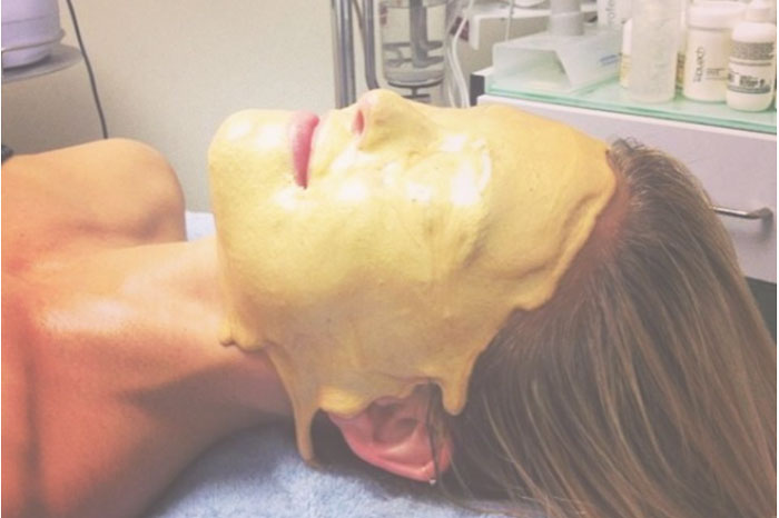 10 phương pháp làm đẹp kỳ quặc của sao Hollywood