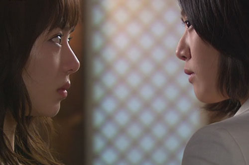 Mẹ chồng vừa mất, anh chị cả liền "lật mặt", dồn cả gia đình tôi vào tình huống "ngồi trên đống lửa"